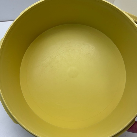 Vintage Tupperware daffodil yellow servalier container 1204-10 & seal lid 1205-8 - Picture 8 of 10